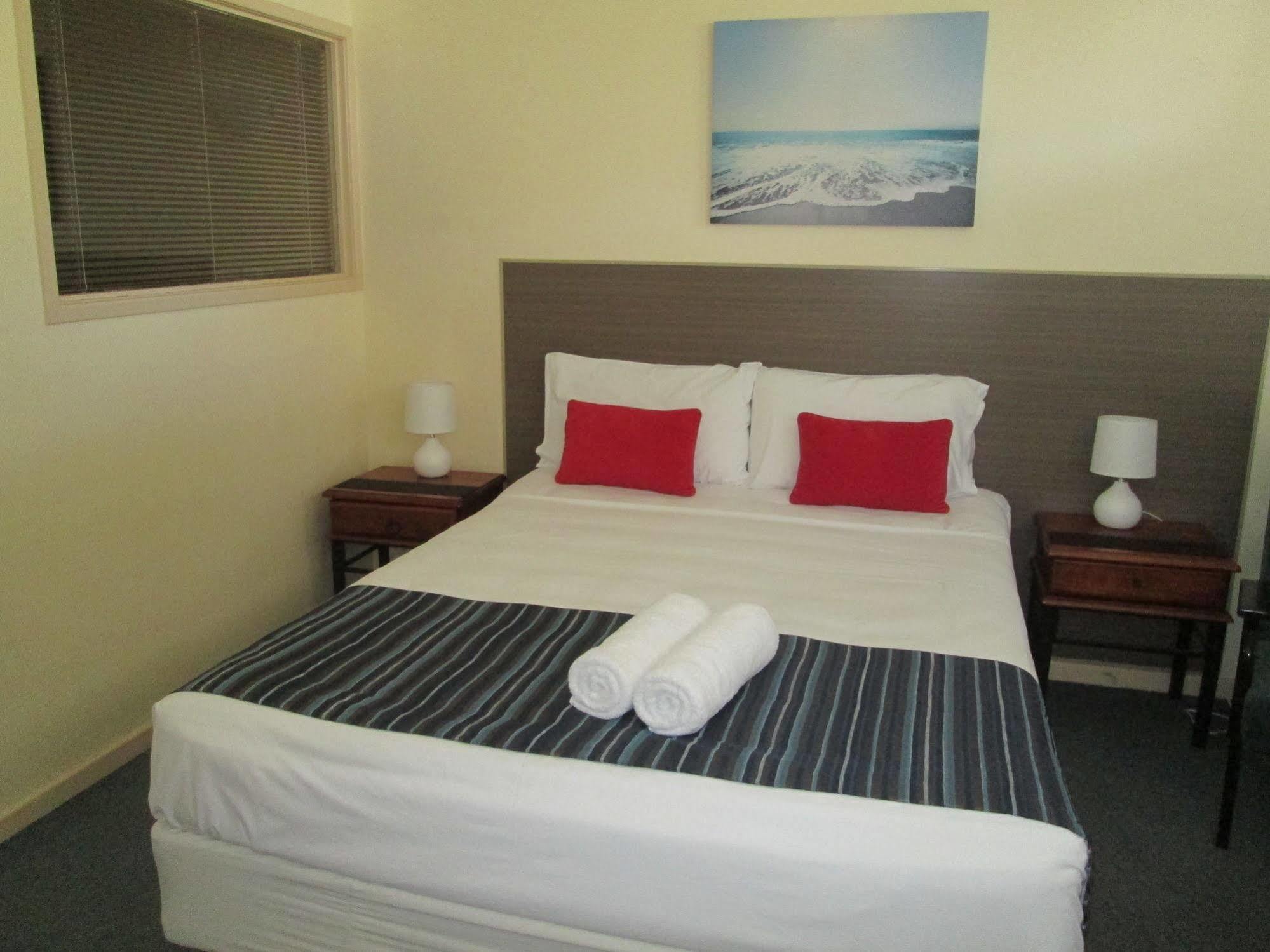 Tower Court Motel - Adults Only Haven Hervey Bay Exterior foto