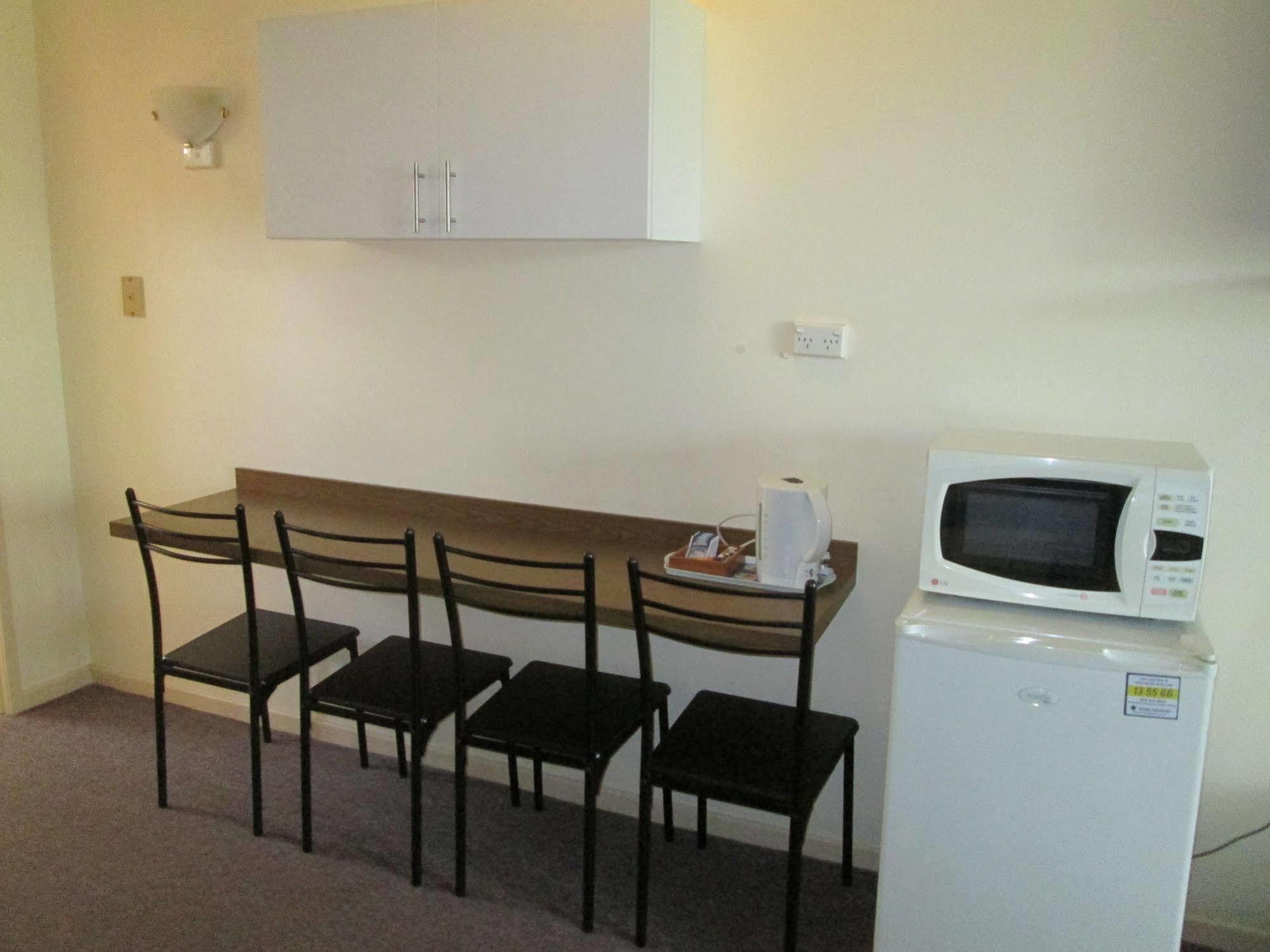 Tower Court Motel - Adults Only Haven Hervey Bay Exterior foto